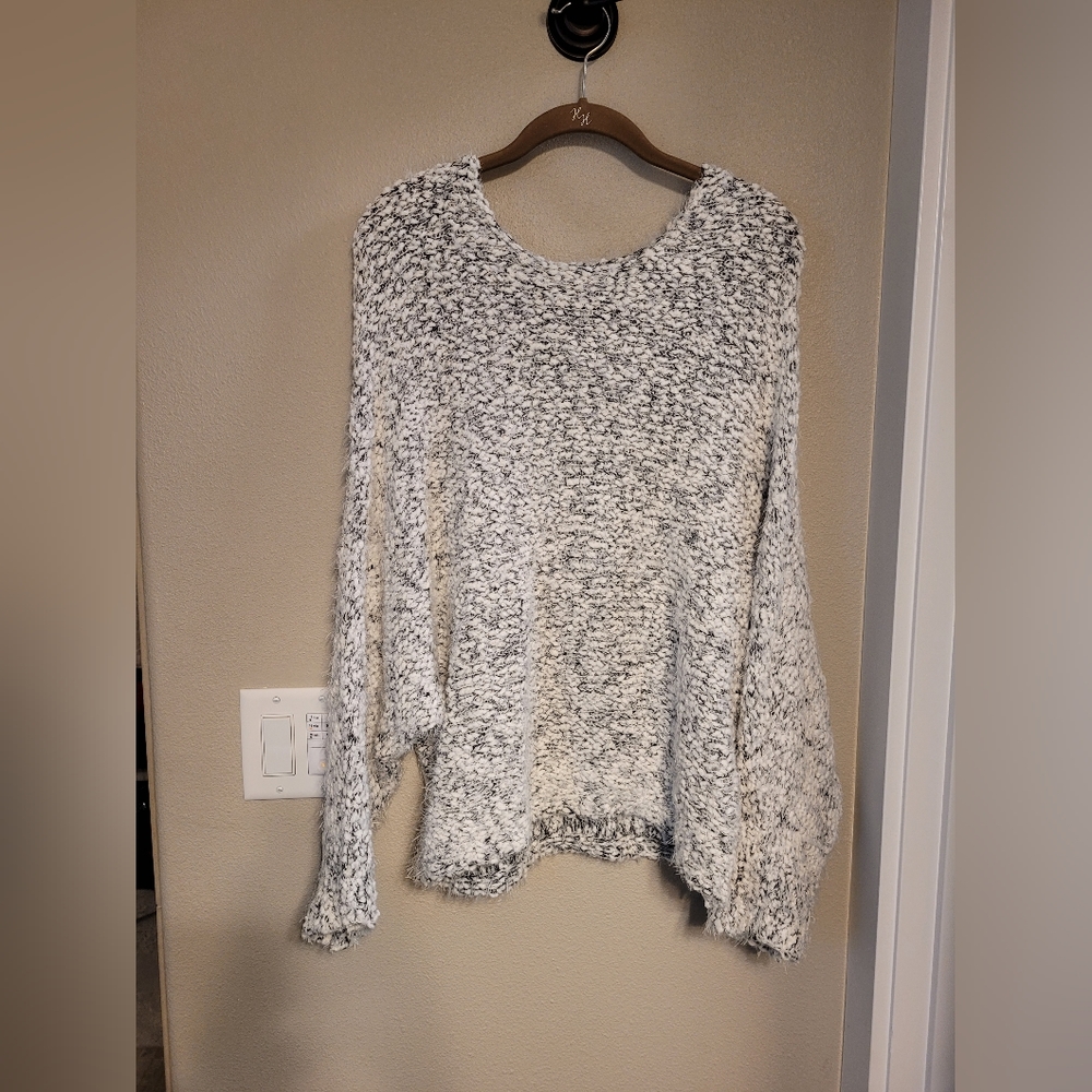Pink Lily Super Soft Sweater, size Large
